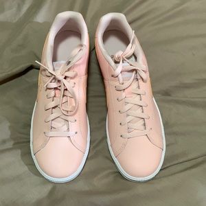 Nike court royale.       New